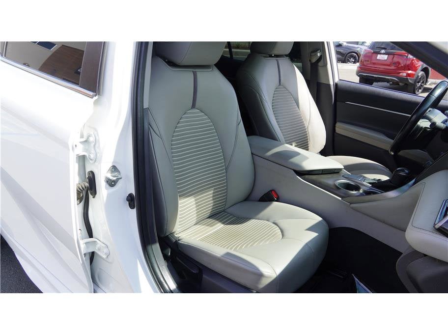 2022 Toyota Camry SE Sedan 4D