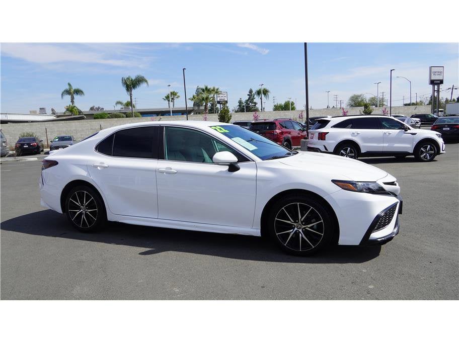2022 Toyota Camry SE Sedan 4D