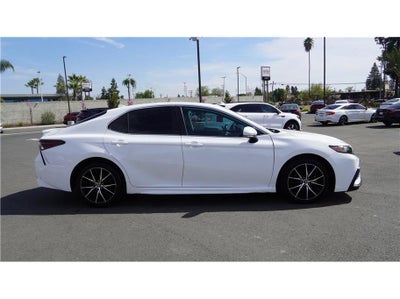 2022 Toyota Camry SE Sedan 4D