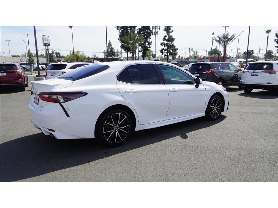 2022 Toyota Camry SE Sedan 4D