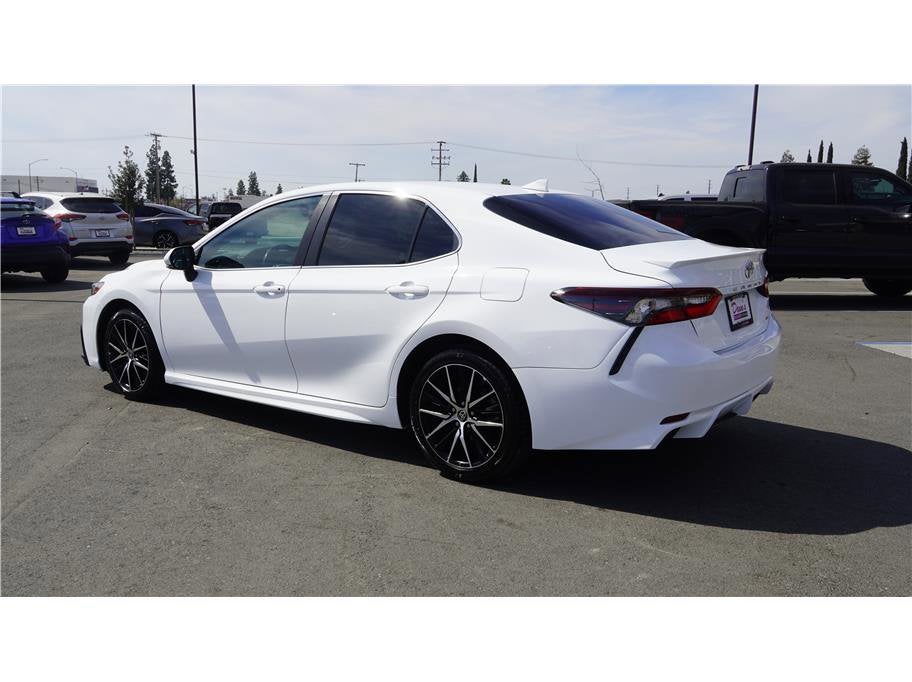 2022 Toyota Camry SE Sedan 4D
