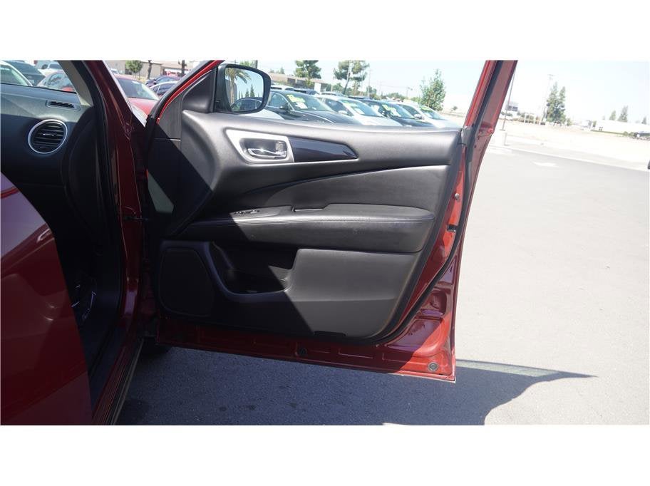 2018 Nissan Pathfinder SV