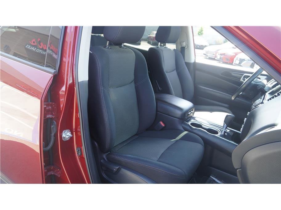 2018 Nissan Pathfinder SV