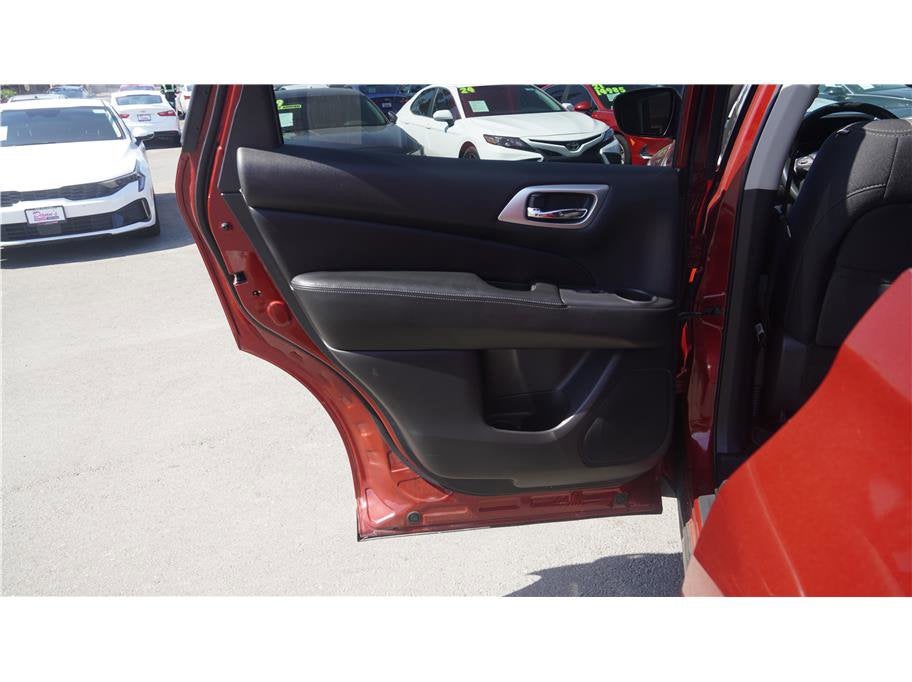 2018 Nissan Pathfinder SV