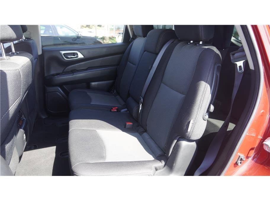 2018 Nissan Pathfinder SV