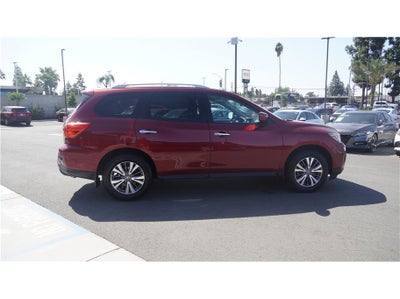 2018 Nissan Pathfinder SV