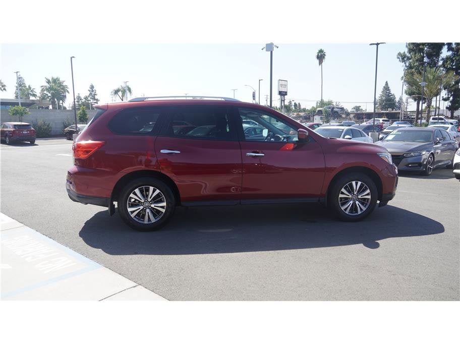 2018 Nissan Pathfinder SV