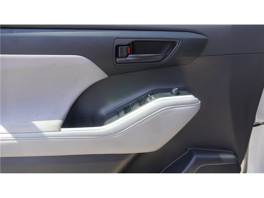 2023 Toyota Highlander L Sport Utility 4D