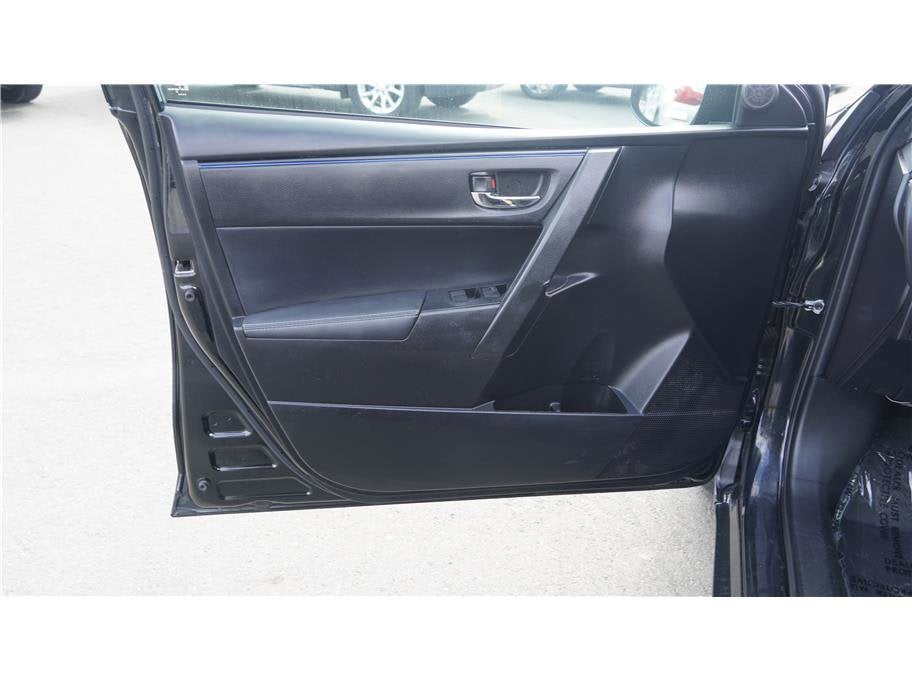 2017 Toyota Corolla SE Sedan 4D