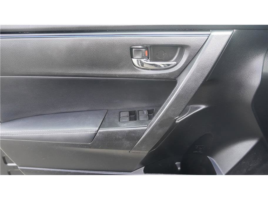 2017 Toyota Corolla SE Sedan 4D