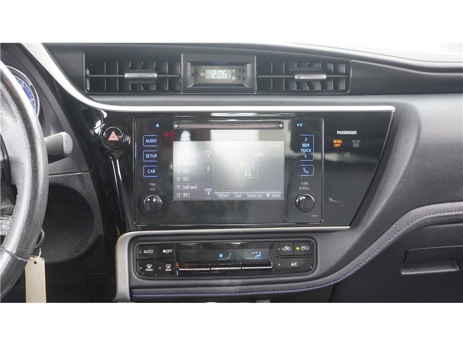 2017 Toyota Corolla SE Sedan 4D