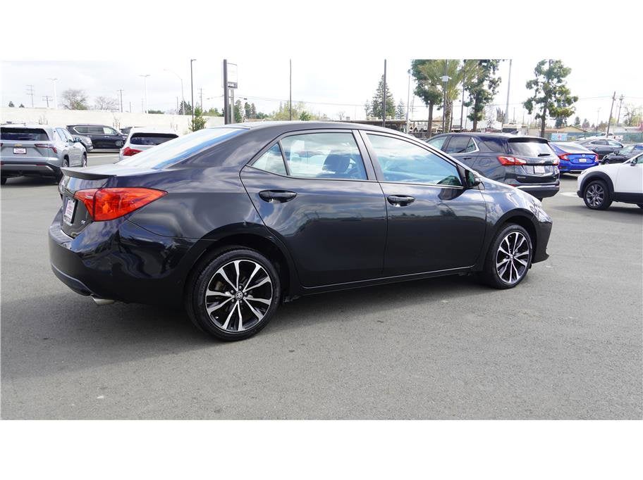 2017 Toyota Corolla SE Sedan 4D