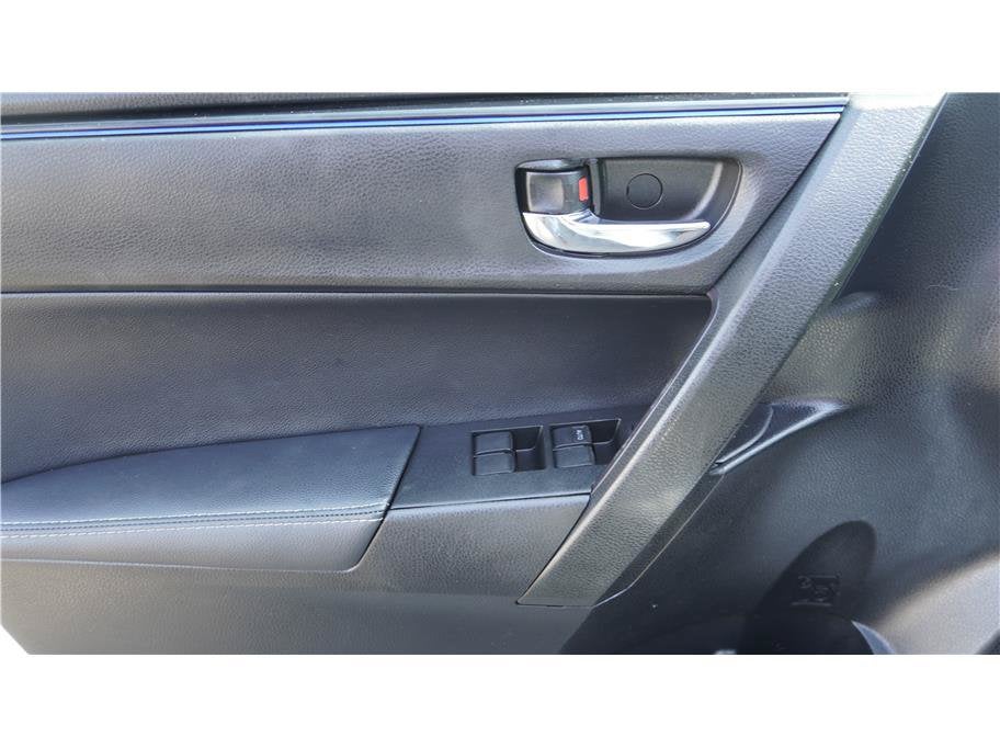 2017 Toyota Corolla SE Sedan 4D