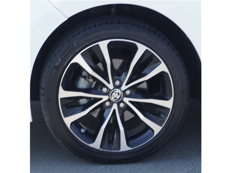 2017 Toyota Corolla SE Sedan 4D