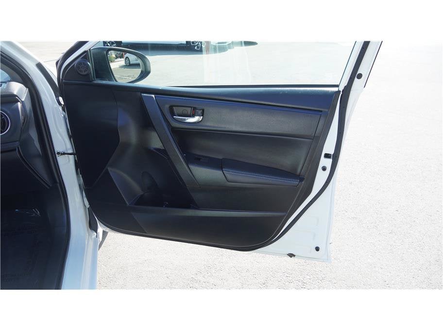 2017 Toyota Corolla SE Sedan 4D