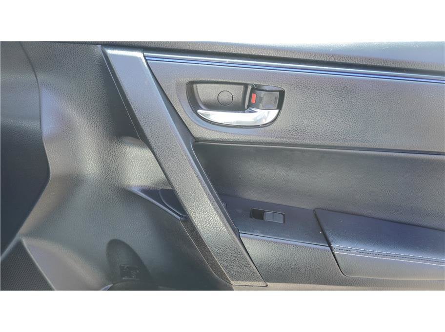 2017 Toyota Corolla SE Sedan 4D