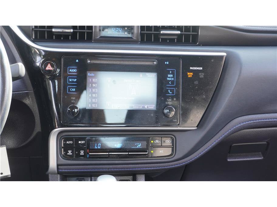 2017 Toyota Corolla SE Sedan 4D