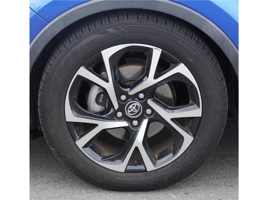 2019 Toyota C-HR XLE Sport Utility 4D