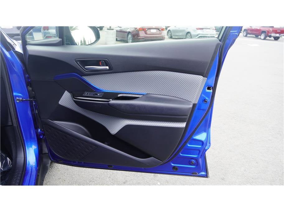 2019 Toyota C-HR XLE Sport Utility 4D